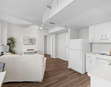 411 1st Avenue N - Photo Thumbnail 6