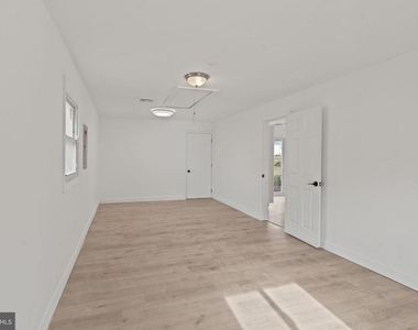 5 Burgess Lane - Photo Thumbnail 14