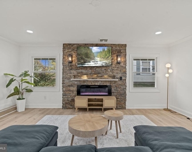 5 Burgess Lane - Photo Thumbnail 6