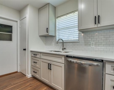 14217 Carla Drive - Photo Thumbnail 11