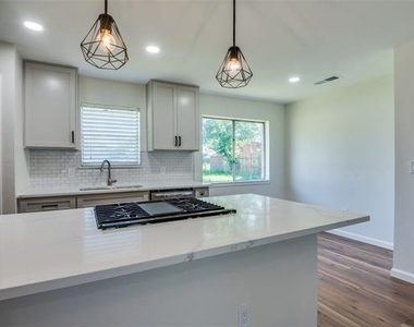 14217 Carla Drive - Photo Thumbnail 8