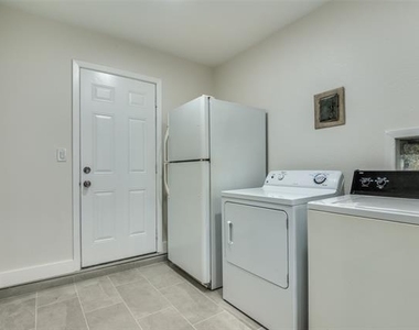 14217 Carla Drive - Photo Thumbnail 13
