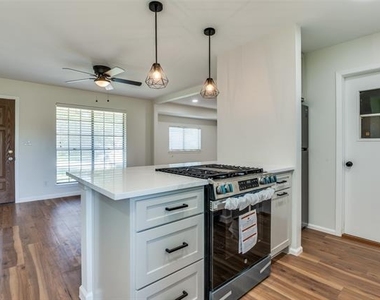 14217 Carla Drive - Photo Thumbnail 7