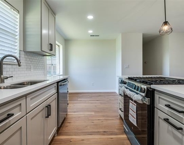 14217 Carla Drive - Photo Thumbnail 12