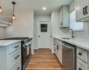 14217 Carla Drive - Photo Thumbnail 10