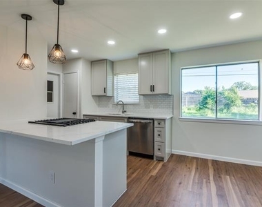 14217 Carla Drive - Photo Thumbnail 9
