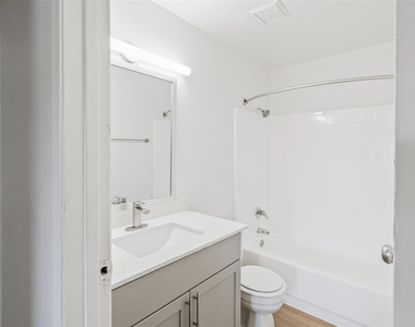 4600 West Pioneer Drive - Photo Thumbnail 13