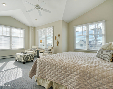233 Beachfront - Photo Thumbnail 14