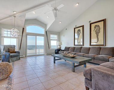 233 Beachfront - Photo Thumbnail 3