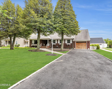 208 Trenton Boulevard - Photo Thumbnail 1