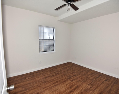 4322 Allen Street - Photo Thumbnail 9
