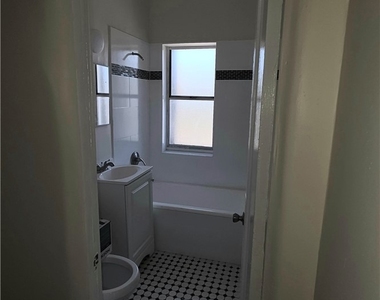 3408 W Sunset Blvd - Photo Thumbnail 8