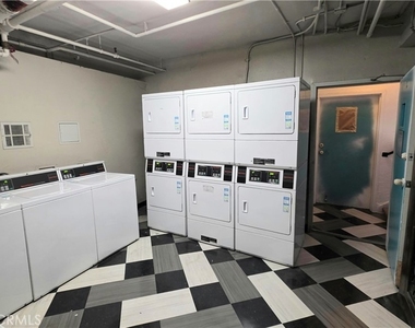 3408 W Sunset Blvd - Photo Thumbnail 2