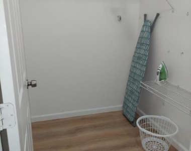 1401 W 9th Street - Photo Thumbnail 6