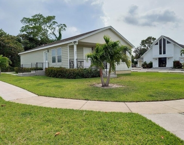 1401 W 9th Street - Photo Thumbnail 15