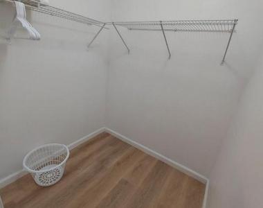 1401 W 9th Street - Photo Thumbnail 13