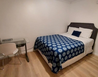 1401 W 9th Street - Photo Thumbnail 8