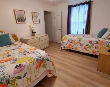 1401 W 9th Street - Photo Thumbnail 12
