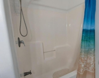 1401 W 9th Street - Photo Thumbnail 11