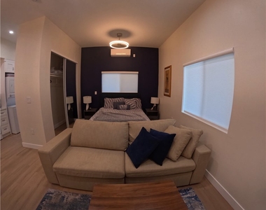 12329 Oxford Avenue - Photo Thumbnail 2
