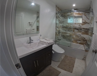 12329 Oxford Avenue - Photo Thumbnail 4
