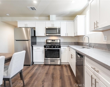 1429 S New Hampshire Avenue - Photo Thumbnail 7