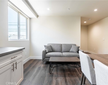 1429 S New Hampshire Avenue - Photo Thumbnail 10