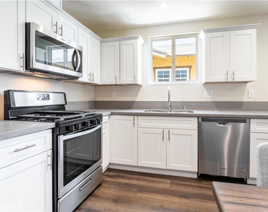 1429 S New Hampshire Avenue - Photo Thumbnail 9
