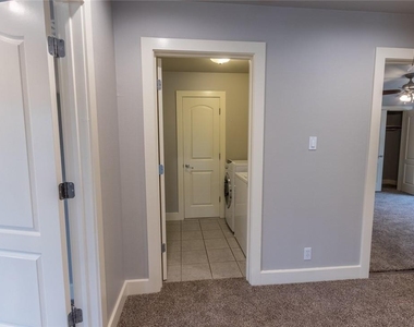 306 E 34th St - Photo Thumbnail 15