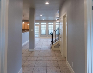 306 E 34th St - Photo Thumbnail 5