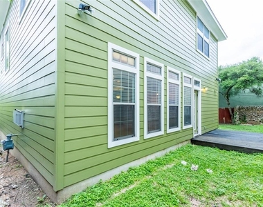 306 E 34th St - Photo Thumbnail 20