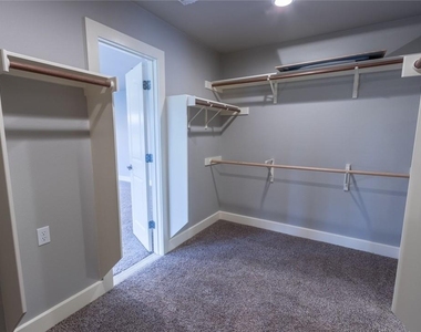 306 E 34th St - Photo Thumbnail 12
