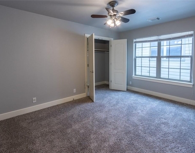 306 E 34th St - Photo Thumbnail 18