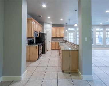 306 E 34th St - Photo Thumbnail 22