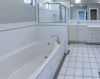 306 E 34th St - Photo Thumbnail 11