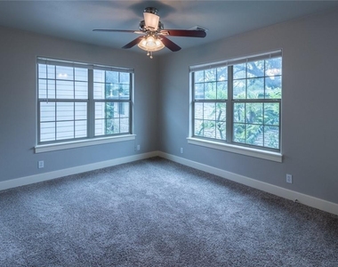 306 E 34th St - Photo Thumbnail 17