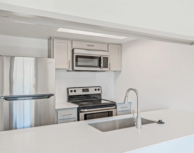 4600 West Pioneer Drive - Photo Thumbnail 5