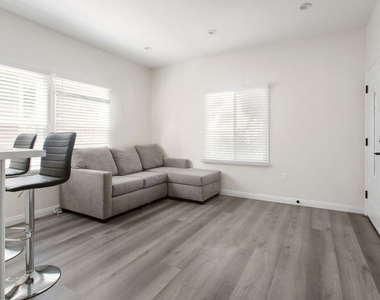1462 W 22nd Street - Photo Thumbnail 3