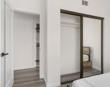 1462 W 22nd Street - Photo Thumbnail 8