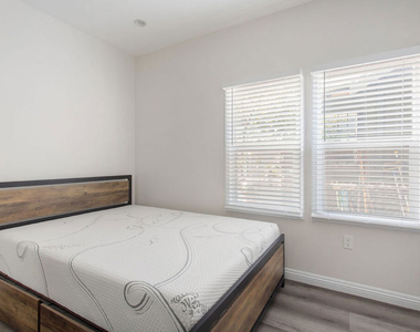 1462 W 22nd Street - Photo Thumbnail 4