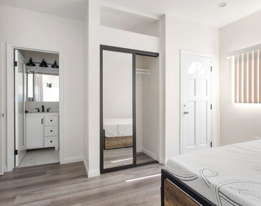 1462 W 22nd Street - Photo Thumbnail 6