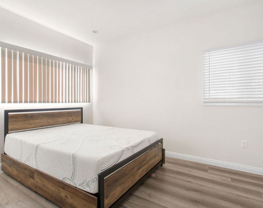 1462 W 22nd Street - Photo Thumbnail 5