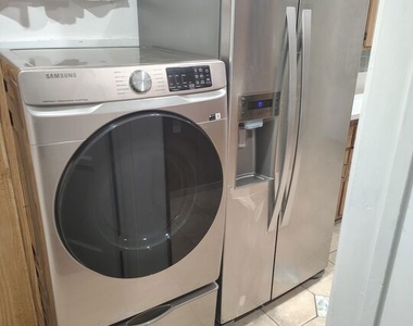 5446 Angeles Vista Boulevard - Photo Thumbnail 10