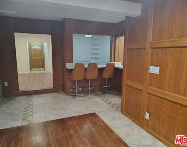 5446 Angeles Vista Boulevard - Photo Thumbnail 4