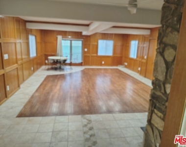 5446 Angeles Vista Boulevard - Photo Thumbnail 3