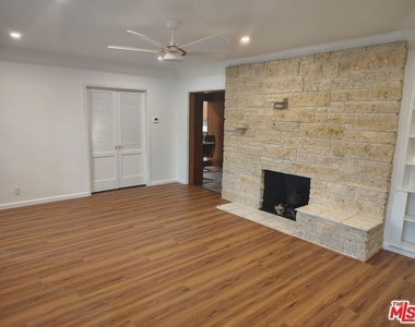5446 Angeles Vista Boulevard - Photo Thumbnail 2