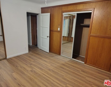 5446 Angeles Vista Boulevard - Photo Thumbnail 6