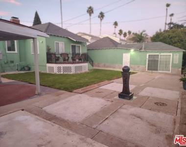 5446 Angeles Vista Boulevard - Photo Thumbnail 14