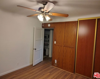 5446 Angeles Vista Boulevard - Photo Thumbnail 7