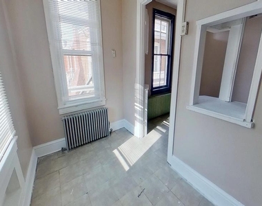 702 W Philadelphia Street - Photo Thumbnail 8